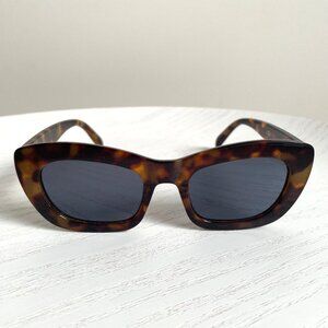 Mango Retro Chic Cat Eye Tortoise Shell Sunglasses Minimalist Mobwife